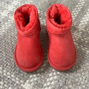 Uggs ultra mini boots toddler 7/8 Ozzwear Connection